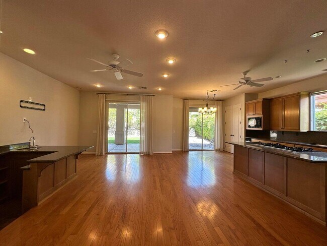 Building Photo - 40589 Palm Ct