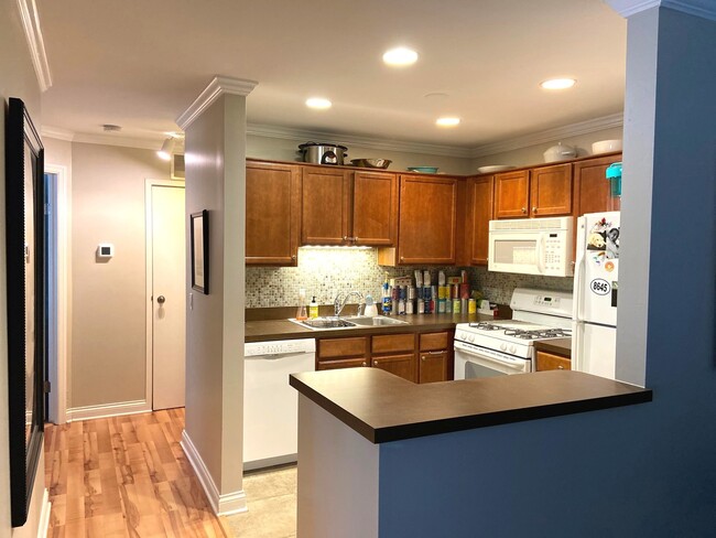 Foto del edificio - 1356 McDowell Rd
