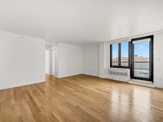 Building Photo - 35-40-40 30th St