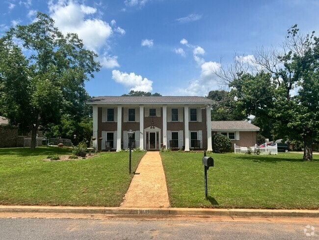 Building Photo - 400 Colonial Dr