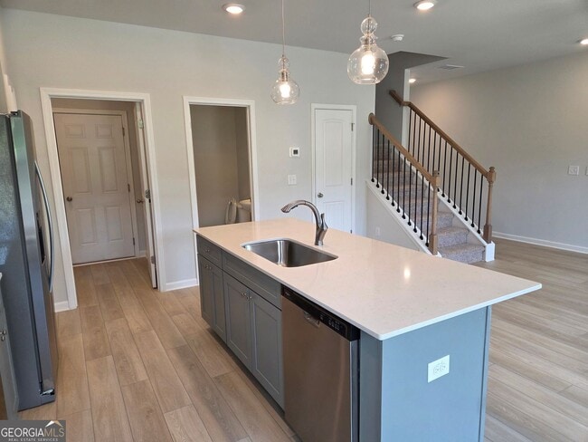 Building Photo - 308 Shine Dr