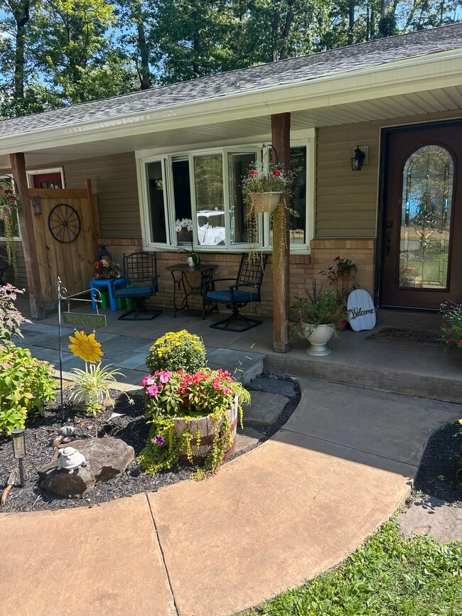 Building Photo - 2043 Quarry Rd