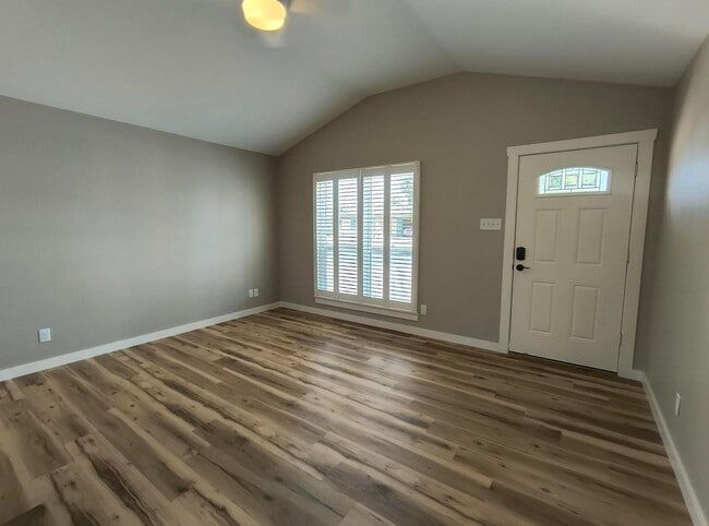 Building Photo - Beautiful 3 Bed, 2 Bath Home – Fully Renov...