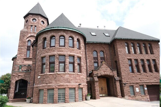 Foto del edificio - 233 Richmond Ave