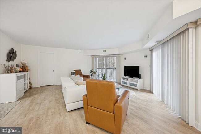 Foto del edificio - 1704 N Park Dr