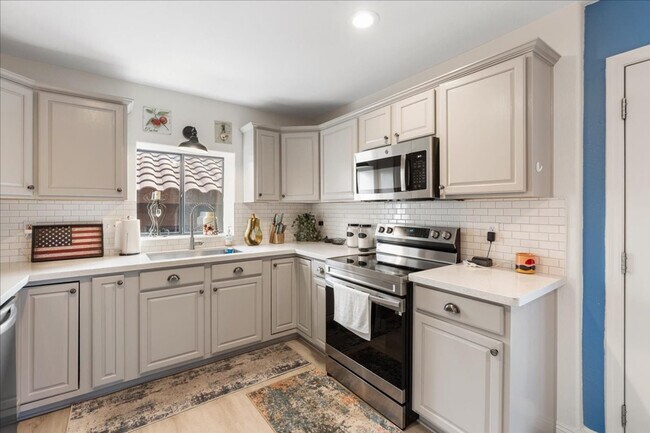 Building Photo - 2402 Desert Willow Dr