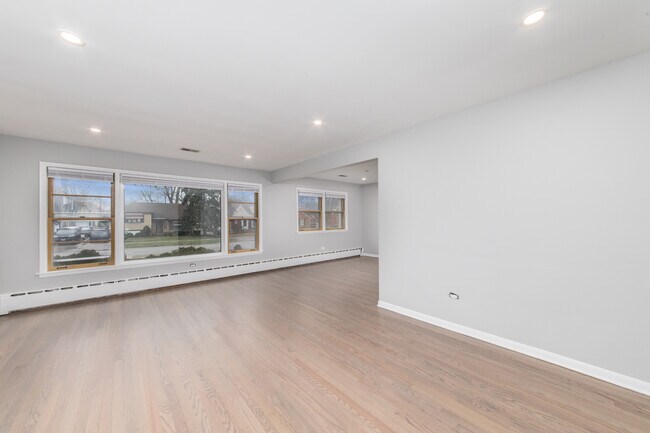 Building Photo - 1337 S Fairview Ave