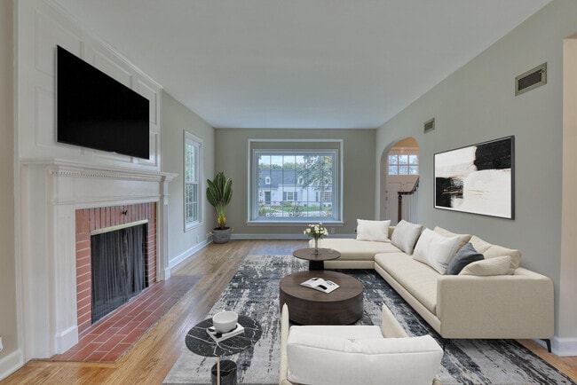 Building Photo - 645 Hi View Ct