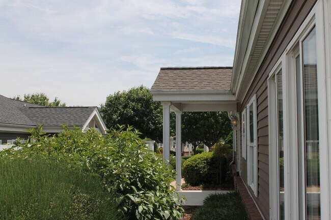 Building Photo - 17B Heather Way
