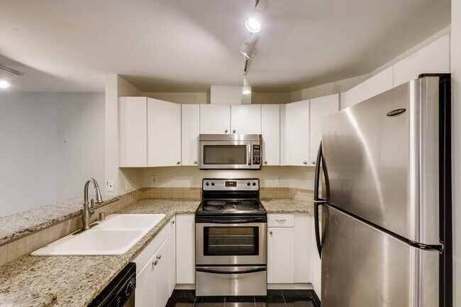 Building Photo - 323 Queen Anne Ave N