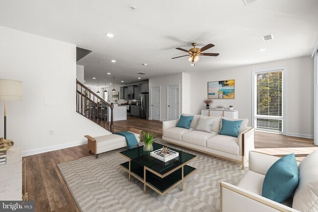 Building Photo - 900 Gilbert Rd