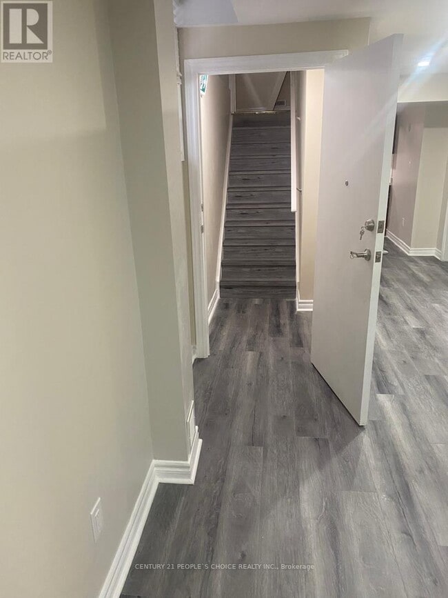 Building Photo - 70 Vanwood Crescent