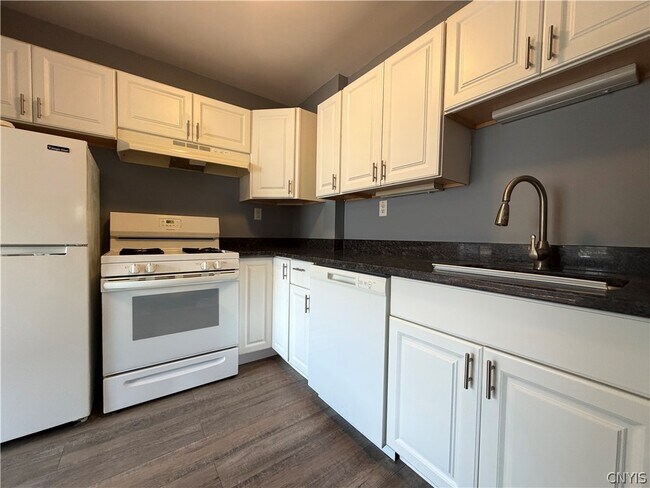 Foto del edificio - 142-44 Lynwood Ave