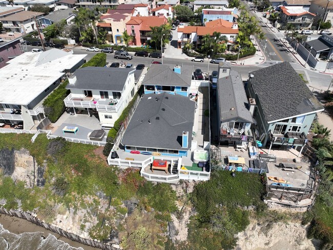 Building Photo - 6555 Del Playa Dr