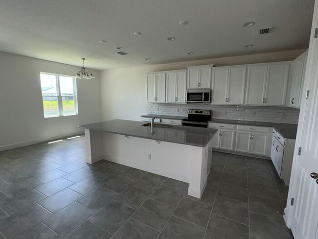 Foto del edificio - Brand New 5 Bedroom 2 Bath Hanover Lakes H...