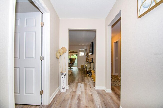 Building Photo - 1504 Hallam Dr