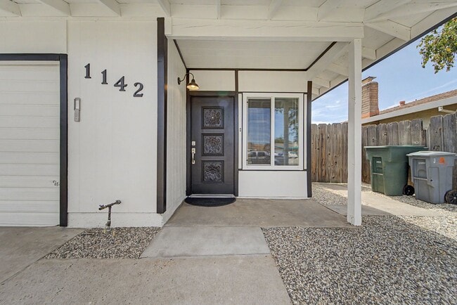 Building Photo - 1142 Nadene Dr