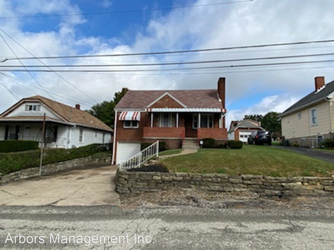 Primary Photo - 3 br, 1.5 bath House - 2730 BERTHA ST
