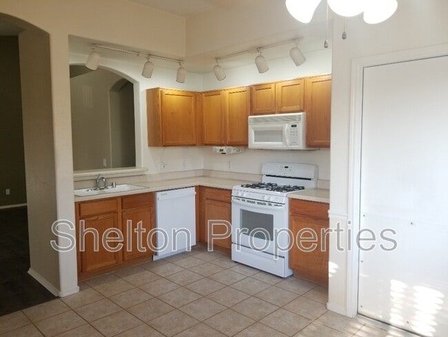 Foto del edificio - 16105 W Hadley St