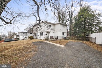 Building Photo - 10725 Maple St