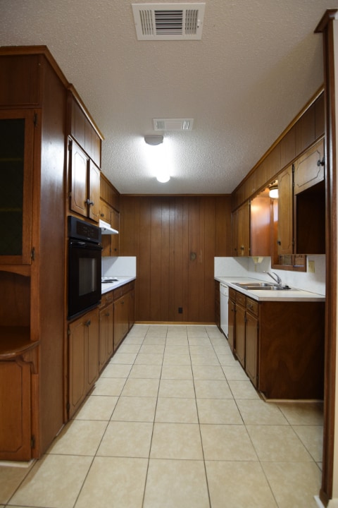 Building Photo - 1210 Waters Dairy Rd