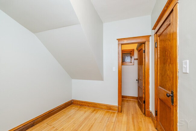 Building Photo - 2336 S 58th Ct