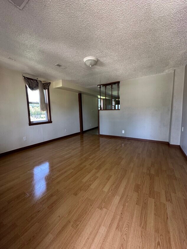 Livingroom - 1214 E 5th St