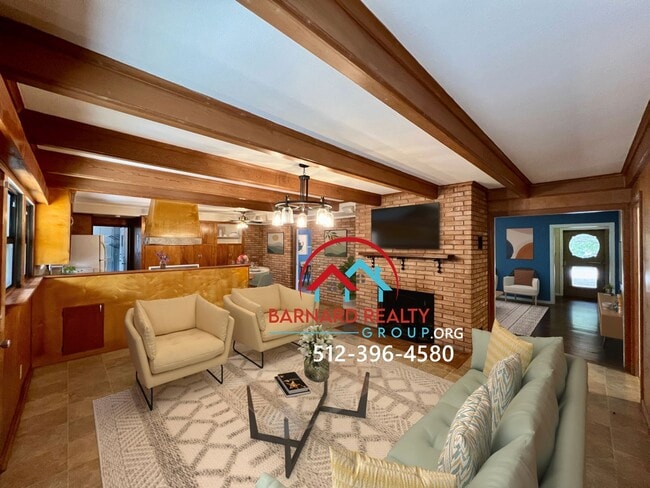 Building Photo - Charming 1970s home with mini original fea...