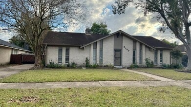 Building Photo - 9207 Portal Dr