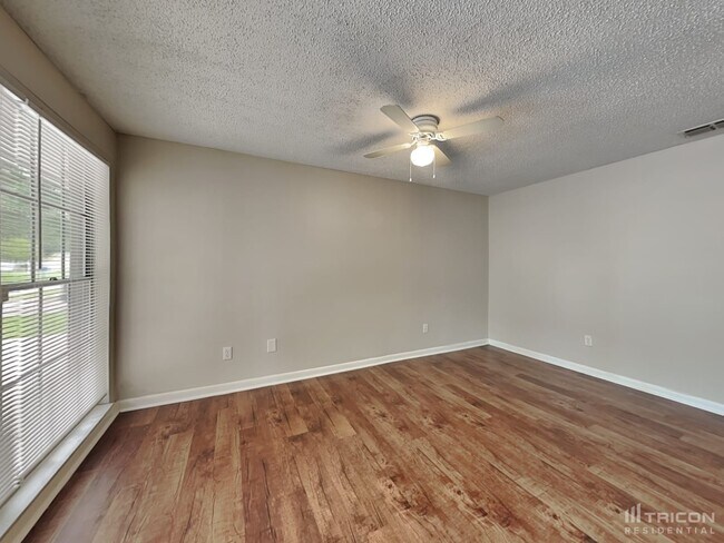 Building Photo - 509 Highview Circle N Brandon FL