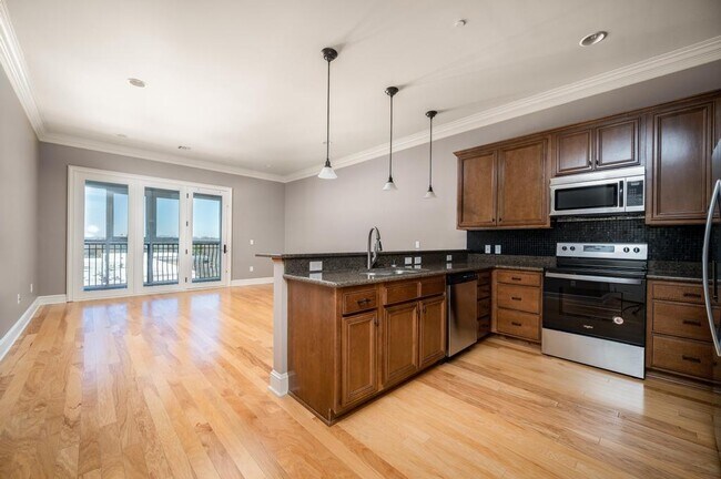 Building Photo - 820 N Thompson Ln