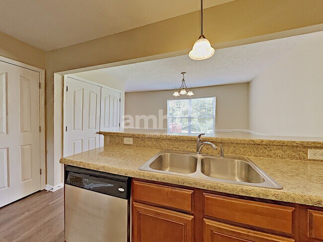 Building Photo - 2053 Leefield Dr