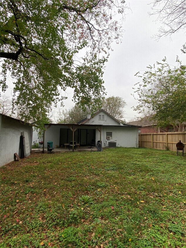 Foto principal - 9402 Lomax St