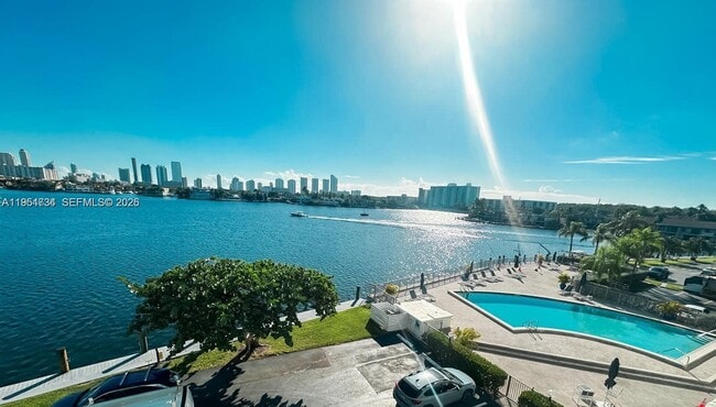 Foto del edificio - 16546 NE 26th Ave