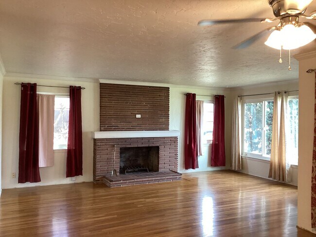 Foto del edificio - 313 W Robinson Ave