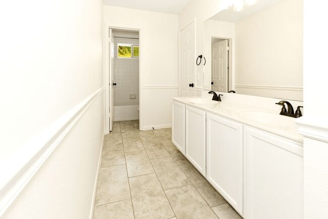 Building Photo - 119 Baythorne