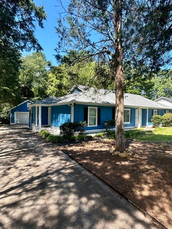Primary Photo - 7120 Providence Ln W
