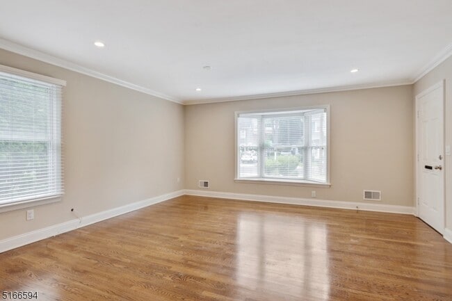 Building Photo - 23 Ruthven Pl