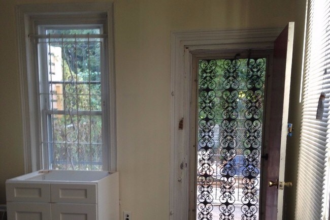 back bedroom - 638 N 40th St