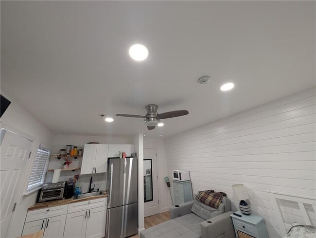 Building Photo - 53 Winnapaug Rd