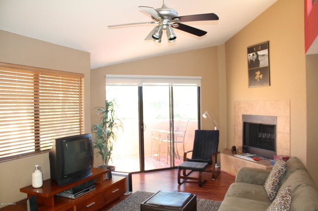 Building Photo - 5051 N Sabino Canyon Rd
