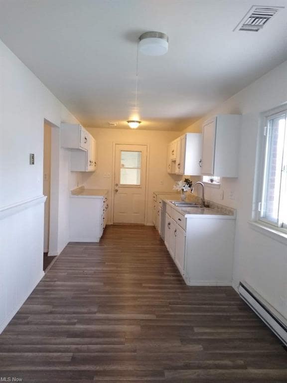 Building Photo - 2561 Sierra Dr