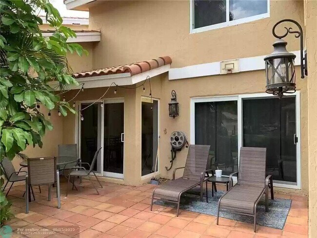 Building Photo - 6116 Via Laguna Ln