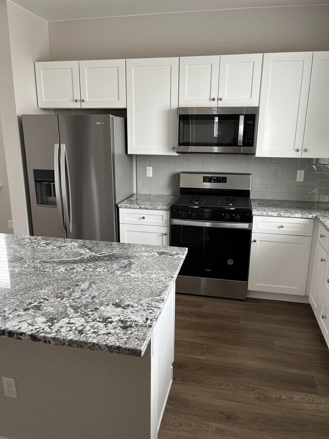 Foto del edificio - 23600 E 41st Ave