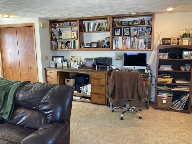 Living Room-Built in desk/shelving - 5511 Metz Rd