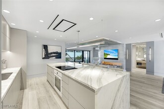 Building Photo - 295 5th Ave S