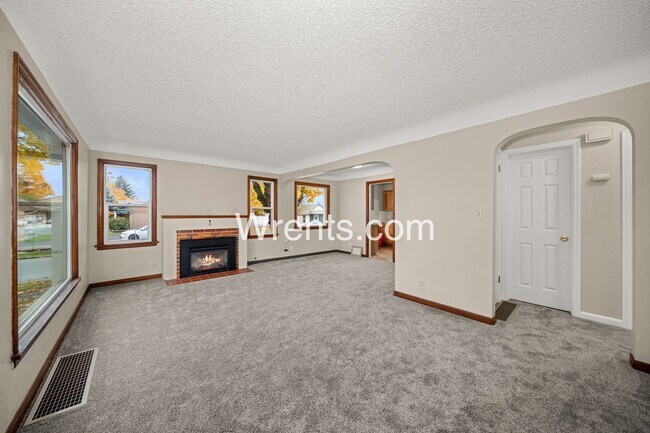 Foto del edificio - Newly renovated 3bd 2bath Shadle Rancher MUST SEE