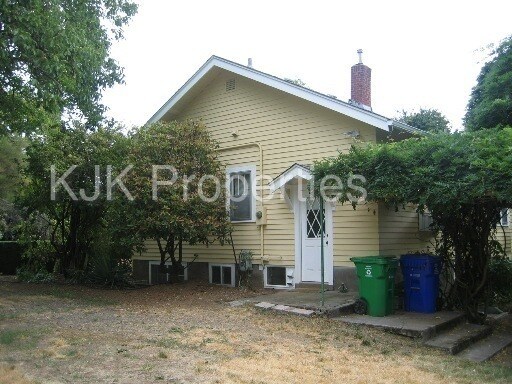 Building Photo - 5960 SE Flavel Dr