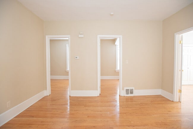 Building Photo - 2429 N Farwell Ave