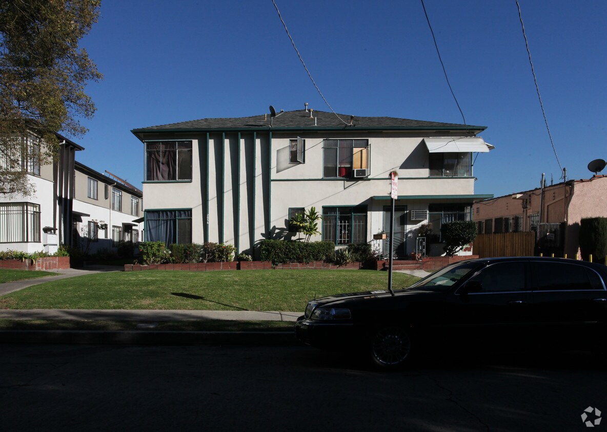 Building Photo - 2056 Rodney Dr